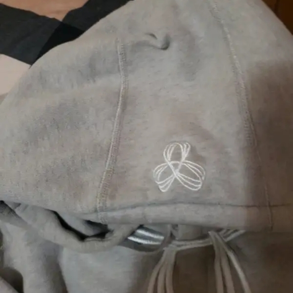 TNA HOODIE XS - Picture 3 of 3